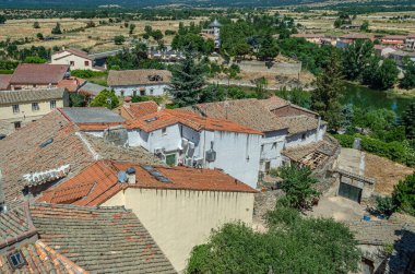 Madrid Topluluğu, İspanya 'nın Buitrago del Lozoya kentinin havadan görünüşü