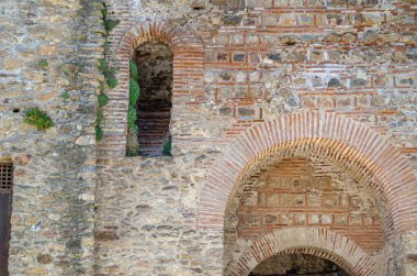 Buitrago del Lozoya Kalesi 'nin mimari detayları, Madrid Topluluğu, İspanya, Gotik-Mudejar tarzında 15. yüzyılda inşa edildi.