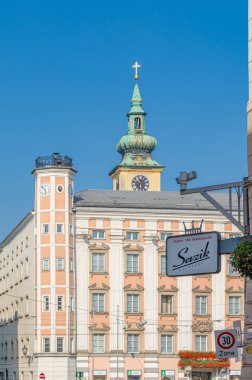 LINZ, AUSTRIA - 6 Temmuz 2015: Şehir sahnesi, Yukarı Avusturya 'nın Linz kentindeki mimari