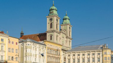 Eski Katedral (İgnatius Kilisesi veya Cizvit Kilisesi), Avusturya 'nın Linz şehrinde 1669 ve 1683 yılları arasında Barok tarzında inşa edilmiş bir kilisedir.