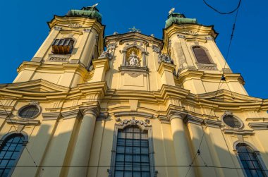 Linz, Avusturya 'daki Ursuline Kilisesi, 1736 - 1772 yılları arasında inşa edildi. İki kulesi ve geç kalmış bir barok cephesi var.