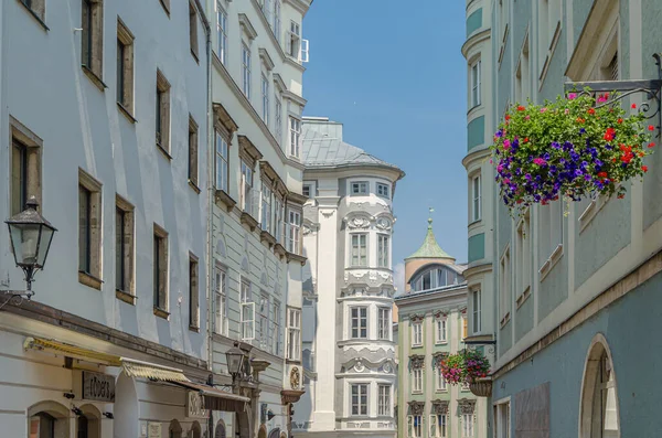 LINZ, AUSTRIA - 6 Temmuz 2015: Şehir sahnesi, Yukarı Avusturya 'nın Linz kentindeki mimari