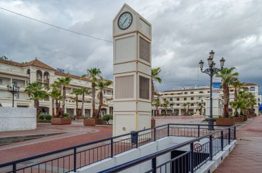 NERJA, İspanya - 25 Ocak 2020: Eski Nerja kasabasındaki sokaklar, Malaga, Endülüs 'ün güneyindeki Costa del Sol vilayeti,