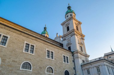 Salzburg Katedrali 'nin (Aziz Rupert Katedrali ve Vergilius Katedrali) dış görünüşü, Avusturya' nın Salzburg kentinde bir Barok kilise simgesi.