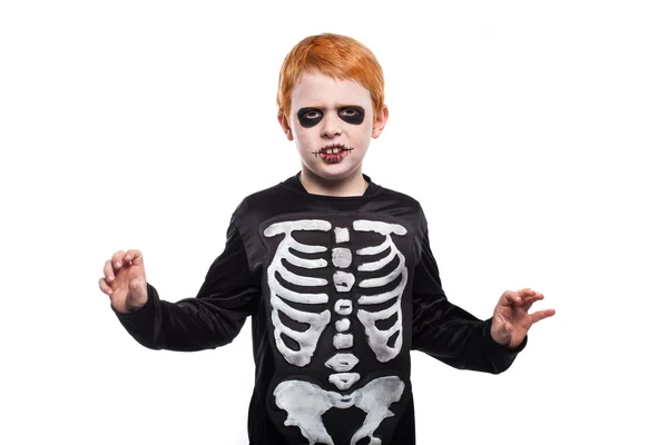 Adorável menino de cabelo vermelho disfarçado em halloween — Fotografia de Stock