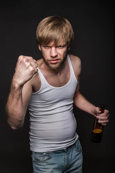 Drunk man threaten with fist — Stock Photo, Image
