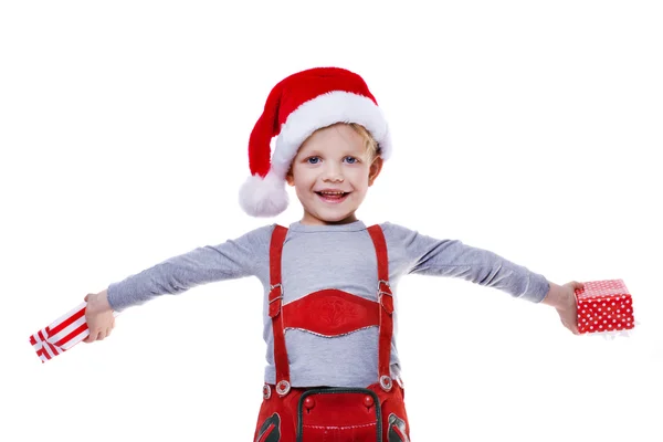 Schöner kleiner Junge mit Geschenken vom Weihnachtsmann. Weihnachten — Stockfoto