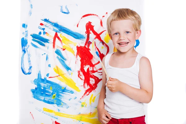 Kleine jongen schilderij op doek. Onderwijs. Creativiteit. Studio portret op witte achtergrond — Stockfoto