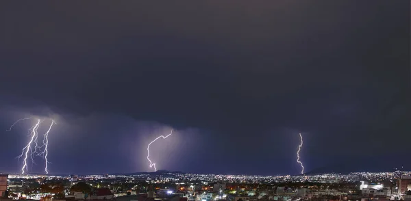 Tormenta Eléctrica Sobre Ciudad — Foto de Stock