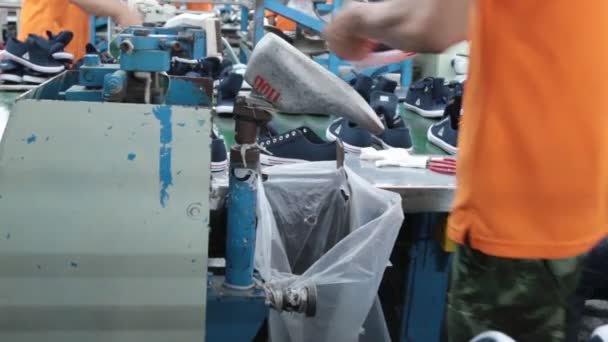 Processus de fabrication de chaussures — Video