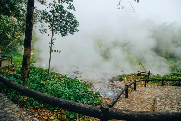 Pong-dueat 17 dicembre 2015: "pong-dueat-hot-spring" Chiang Mai Thailandia — Foto Stock