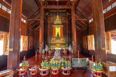 Antik tapınağın güzel manzarası: 25 Mart 2021 Wat Sawanghuanakam Tapınağı, Kalasin, Tayland