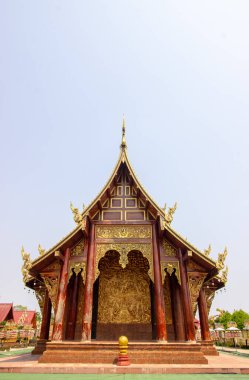 Antik tapınağın güzel manzarası: 25 Mart 2021 Wat Sawanghuanakam Tapınağı, Kalasin, Tayland