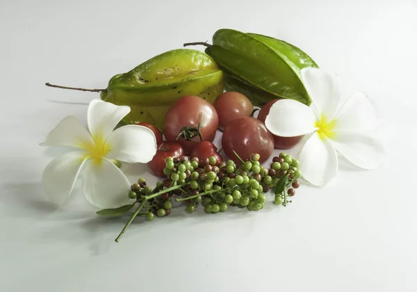 Mescolare fiori vegetali e frutta — Foto Stock