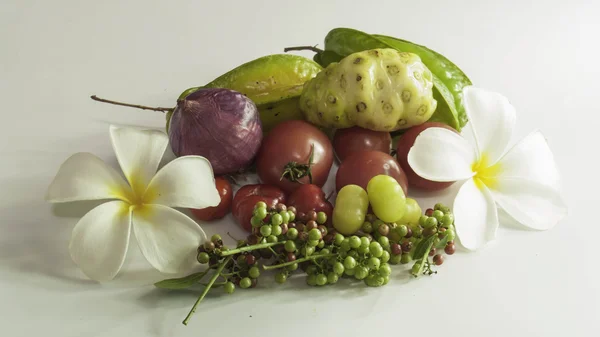 Mezclar flores vegetales y frutas — Foto de Stock