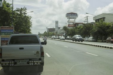Garaj yolunda giden yol