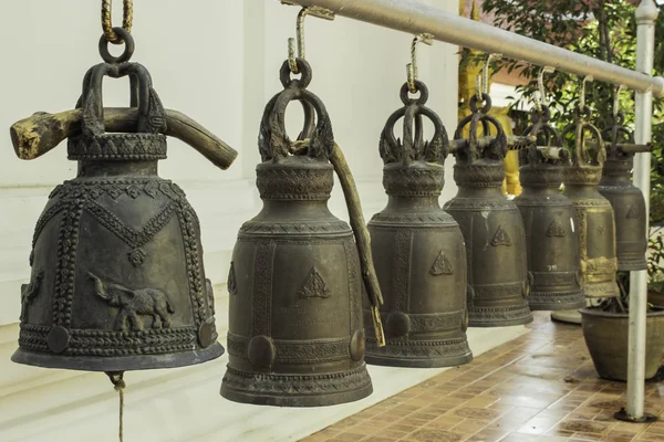 Thailändischer Tempel und Statuen — Stockfoto