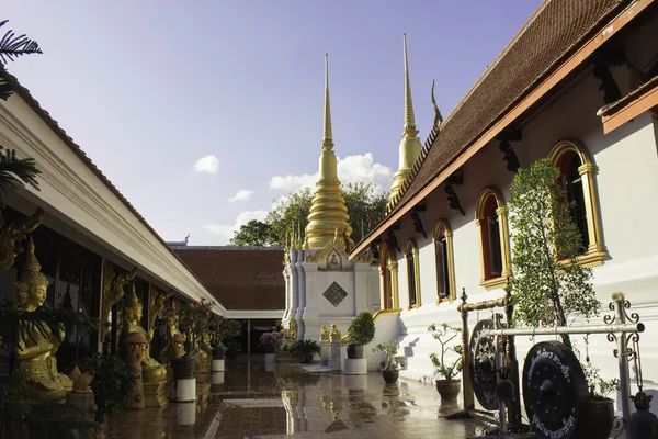 Tailandia Templo y estatuas — Foto de Stock