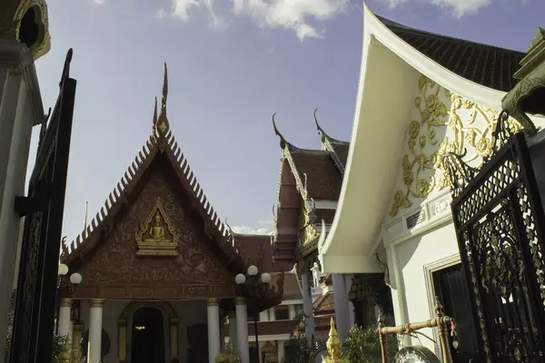 Thailand tempel en beelden — Stockfoto