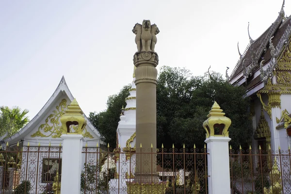 泰国寺庙和雕像 — 图库照片