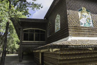 Tapınak Tayland boş şişeler yapılan