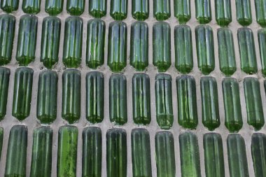 Tapınak Tayland boş şişeler yapılan