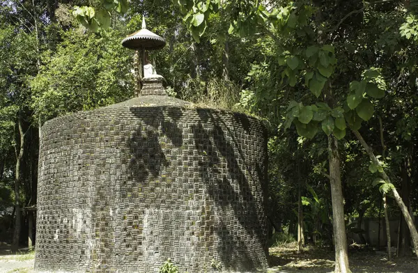 Tempel Thailand gemaakt van lege flessen — Stockfoto