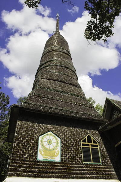 Tempel Thailand gemaakt van lege flessen — Stockfoto