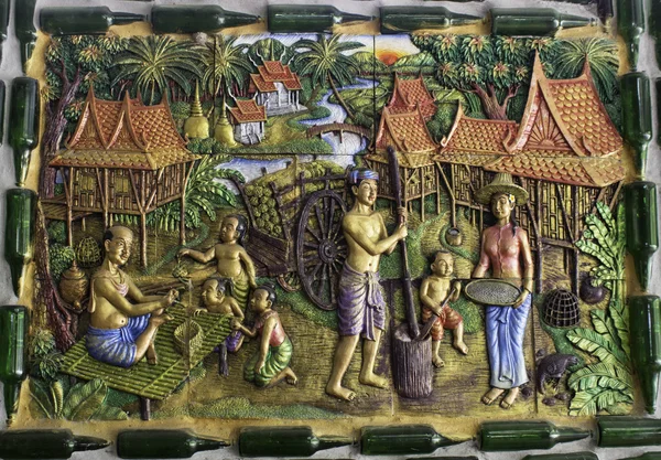 Tempel Thailand machte leere Flaschen — Stockfoto