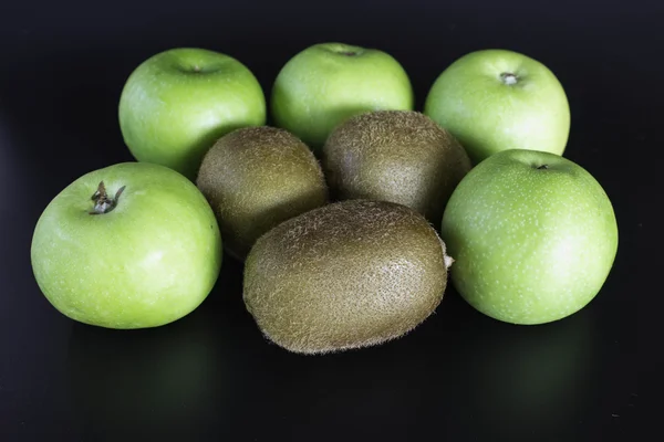 Green apple and kiwi. — Stock Photo, Image