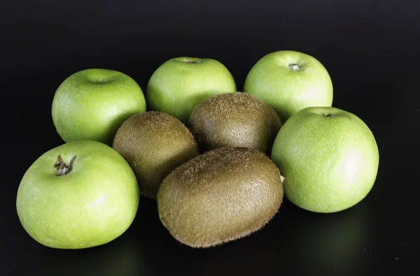 Grüner Apfel und Kiwi. — Stockfoto