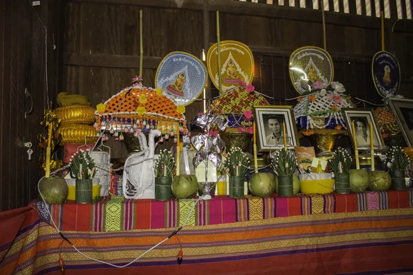 Религиозные обряды и рукоположение людей в монахи Таиланда Исаака — стоковое фото