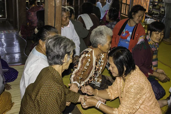 Ceremonii religioase și hirotonirea bărbaților unui călugăr din Thailanda Isaan — Fotografie, imagine de stoc