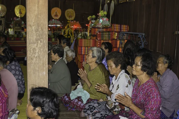 Θρησκευτικές τελετές και η χειροτονία των ανδρών να μοναχός του Isaan Ταϊλάνδη — Φωτογραφία Αρχείου