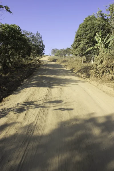 Dağlar ve dağ yolları.