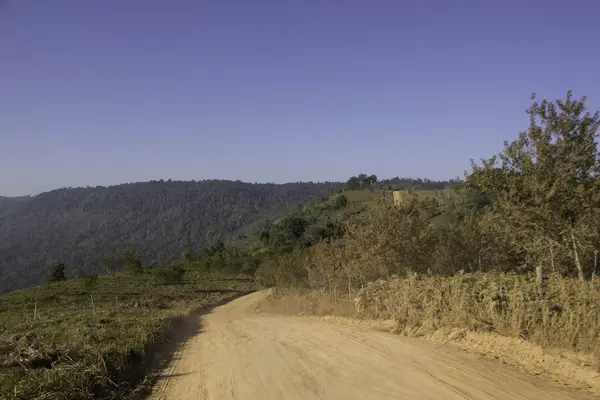 Vistas de las montañas y caminos de montaña . — Foto de Stock