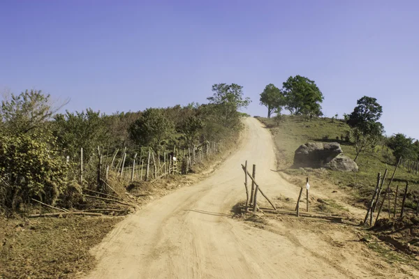 Vistas de las montañas y caminos de montaña . — Foto de Stock