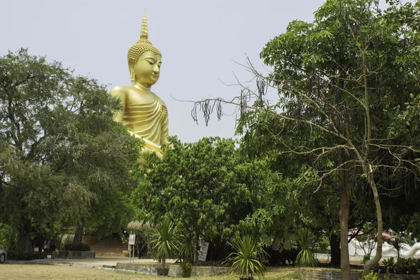 Wat Phrayai, THAILAND Mar 19 2015: "Arte e estátuas de Buda no Budismo". Ubonratchathani, Tailândia . — Fotografia de Stock