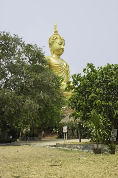 Wat phrayai, thailand mar 19 2015: "Kunst und Buddhastatuen im Buddhismus". ubonratchathani, thailand. — Stockfoto