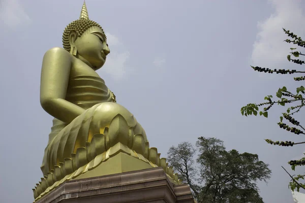 Wat Phrayai, Thailand Mar 19 2015: "Kunst en beelden van Boeddha in het boeddhisme." Ubonratchathani, Thailand. — Stockfoto