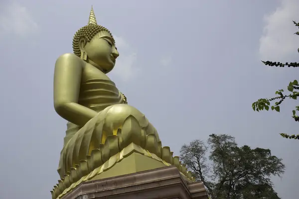 Wat Phrayai, THAILAND Mar 19 2015: "Arte e estátuas de Buda no Budismo". Ubonratchathani, Tailândia . — Fotografia de Stock