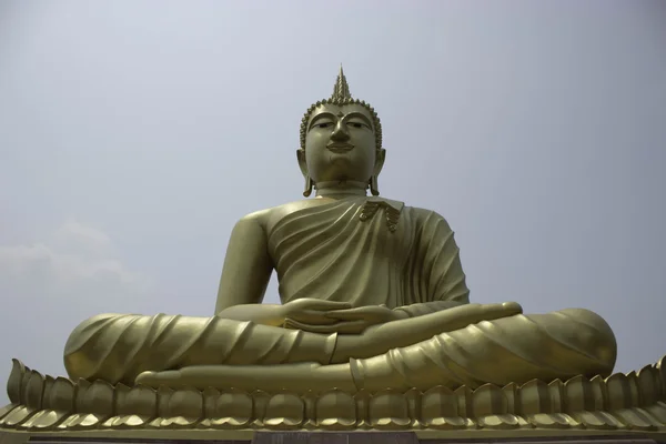 Wat Phrayai, Thailand Mar 19 2015: "Konsten och statyer av Buddha i buddhismen" Ubonratchathani, Thailand. — Stockfoto