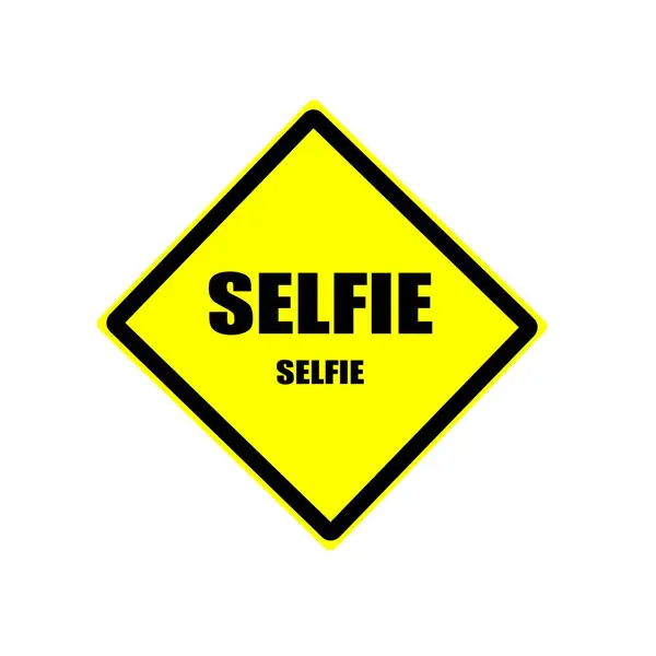 SELFIE texto carimbo preto no backgroud amarelo — Fotografia de Stock