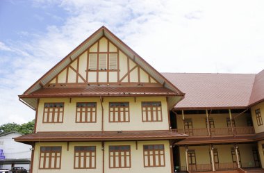  Sanat tarihi Ubon 25 Haziran 2015: 