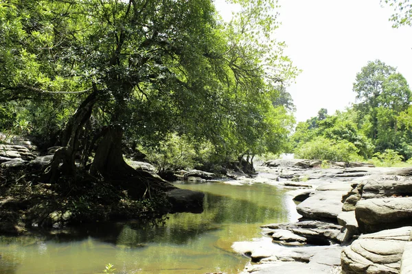 Kaeng Lam Duan waterfall  Ubon July 6 2015:"Kaeng Lam Duan waterfall" Ubonratchathani,Thailand — Stock Photo, Image