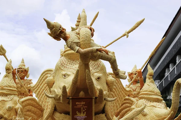 Gyertya Festival Ubon Ratchathani, Thaiföld-augusztus 2: "a gyertyák vájt viasz, thai művészeti forma Wax (Ubon gyertya Festival 2015) augusztus 2-án, 2015, Ubonratchathani, Thaiföld — Stock Fotó