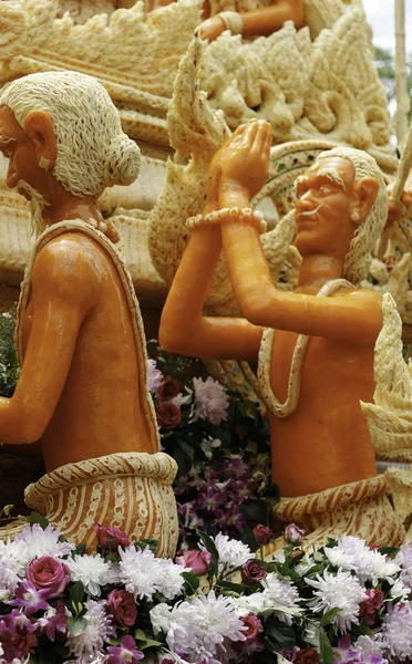 Kerzen festival ubon ratchathani, thailand - 2. august: "die kerzen sind aus wachs geschnitzt, thailändische kunstform aus wachs (ubon candle festival 2015) am 2. august 2015, ubonratchathani, thailand — Stockfoto