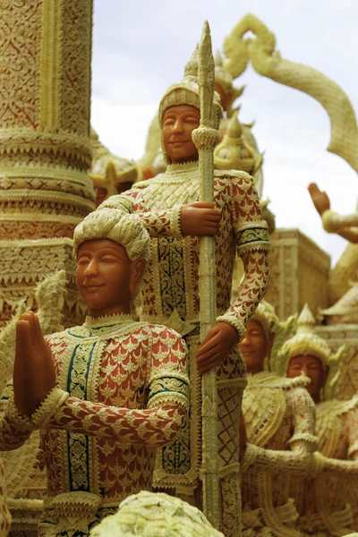 Kynttiläfestivaali UBON RATCHATHANI, THAILAND elokuu 2: "Kynttilät on veistetty vahaa, Thaimaan taidemuoto vaha (Ubon Candle Festival 2015) elokuuta 2, 2015, UbonRatchathani, Thaimaa — kuvapankkivalokuva