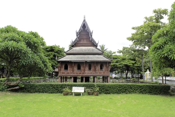 Wat Thung Srimang srpen 2 2015: "místa uctívání a thajské umění" Ubonratchathani, Thajsko — Stock fotografie