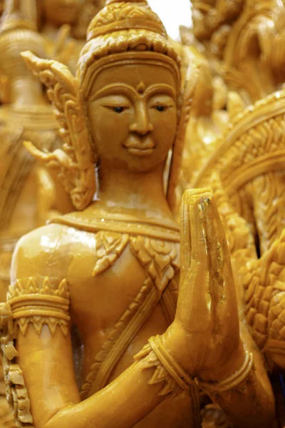 Kaars Festival Ubon Ratchathani, Thailand-2 augustus: "de kaarsen zijn uitgehouwen uit wax, Thaise kunstvorm van wax (Ubon Candle Festival 2015) op augustus 2, 2015, Ubonratchathani, Thailand — Stockfoto